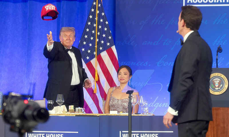 Trump mixes some jokes with barbs at  White House Correspondents dinner